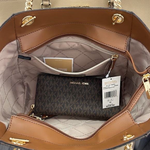 MICHAEL KORS 
Jet Set Lg Shoulder Bag & JST Lg Travel CONTINENTAL wallet-wristlt - Picture 12 of 16